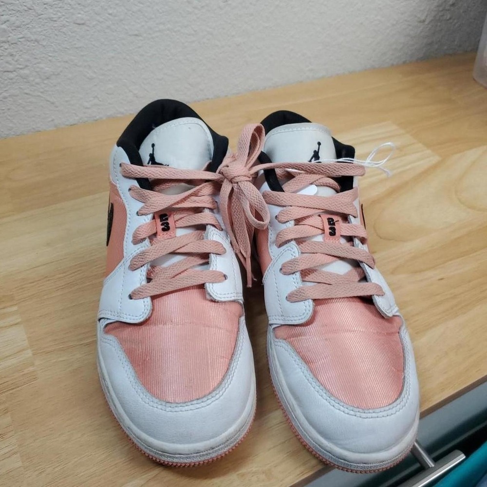 Air Jordan 1 Low GS Light Madder Root Pink White Black Size 5.5Y